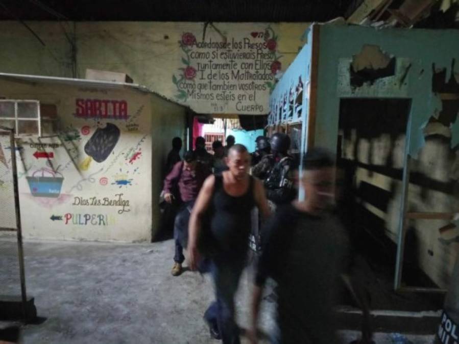 FOTOS: Así fue el traslado de reos de San Pedro hacia otras cárceles de Honduras
