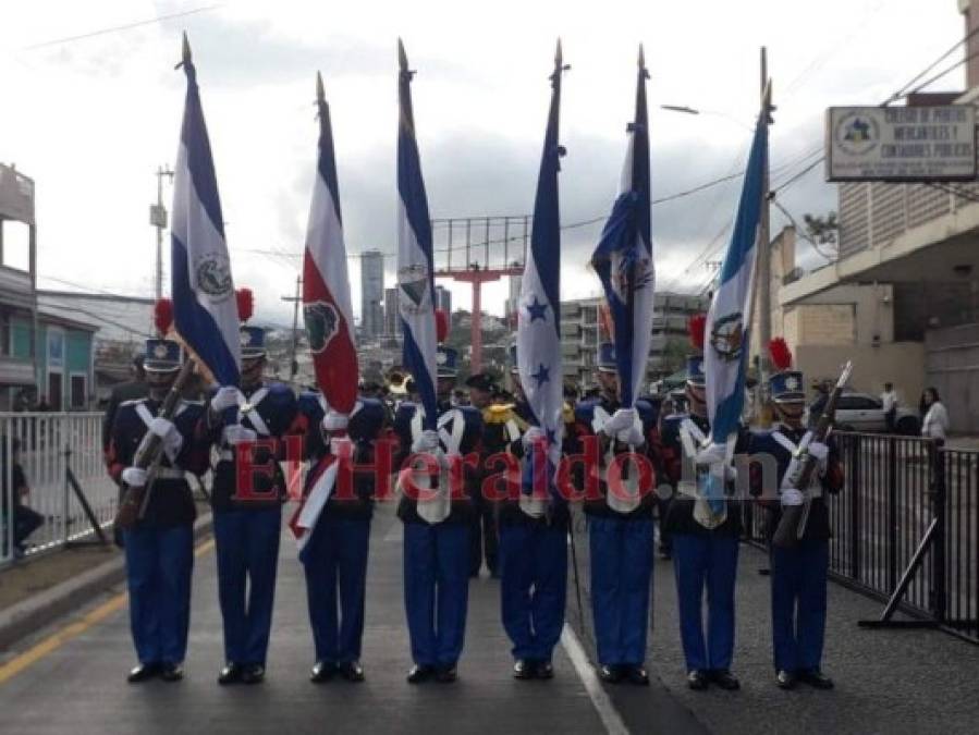 FOTOS: Patriotismo y alucinante ambiente en desfiles 2019