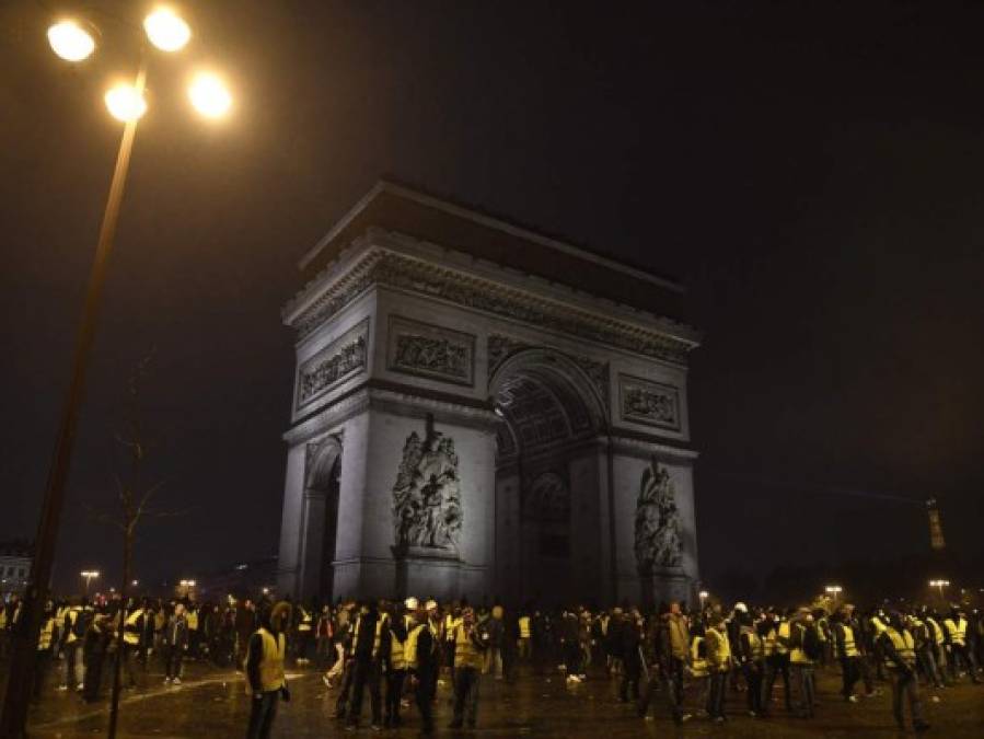 Francia revive su espíritu revolucionario con ola de protestas contra el gobierno