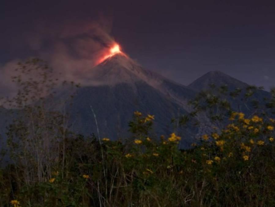 Imágenes de la nueva erupción del volcán de Fuego en Guatemala