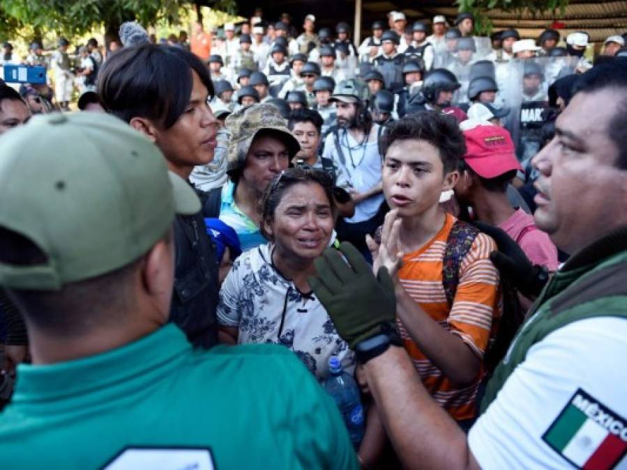 Duro trato a caravana migrante no causa indignación en México (FOTOS)