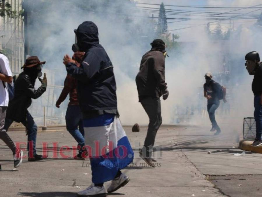 Las imágenes que dejó el enfrentamiento entre estudiantes y policías