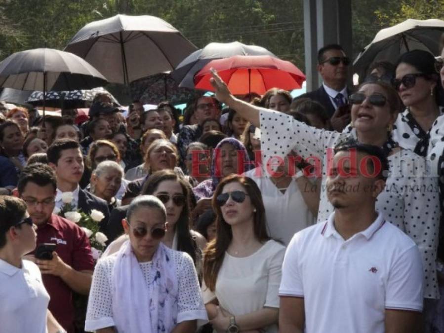 Así fue la emotiva despedida del apóstol German Ponce a su esposa Ninoska (FOTOS)