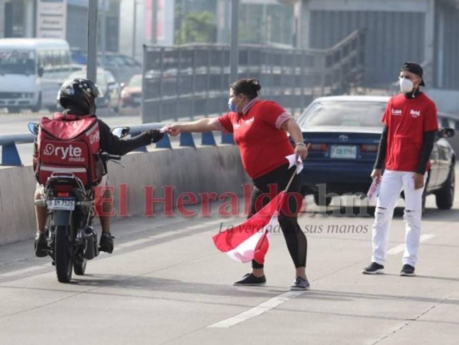 En muros, puentes y carreteras inicia la propaganda de movimientos políticos en la capital (FOTOS)