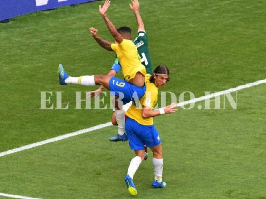 FOTOS: Las más exageradas caídas durante el duelo Brasil contra México; Neymar no es el único actor