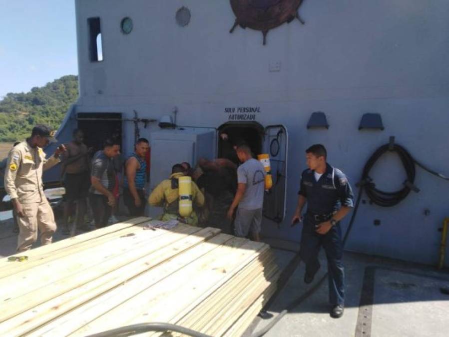 FOTOS: Las imágenes que dejó la explosión del buque Punta Caxinas de la Fuerza Naval