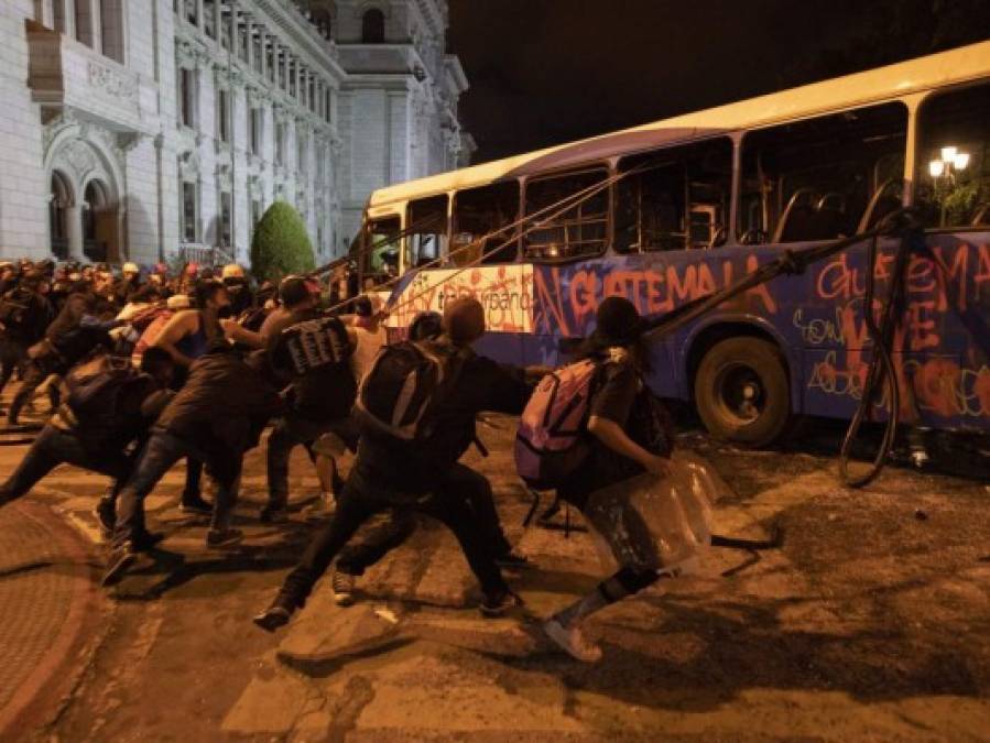 Viviendo entre covid y protestas, estas son las mejores fotos de la semana en América Latina