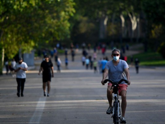 FOTOS: España entra a fase 1 en alivio de restricciones por virus