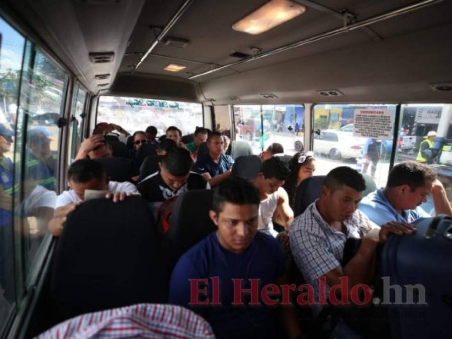 En buses, pickups y hasta camiones: Capitalinos 'escapan' de la ciudad para ir a veranear