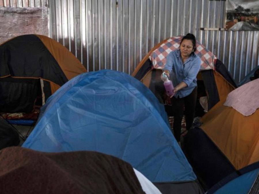 FOTOS: Hacinados y mendigando, el calvario de migrantes durante pandemia en México