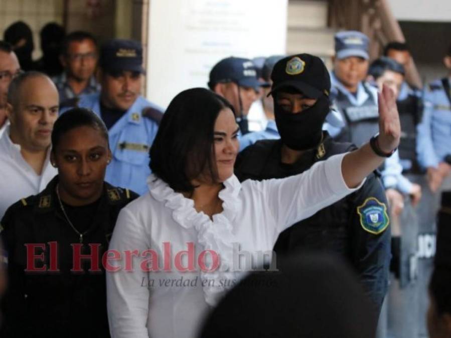 El rostro de felicidad de Rosa Elena de Lobo para escuchar el fallo