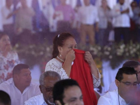 FOTOS: Bengalas, humo de extintores y hasta golpes en 'insurrección' de diputados en el Congreso Móvil