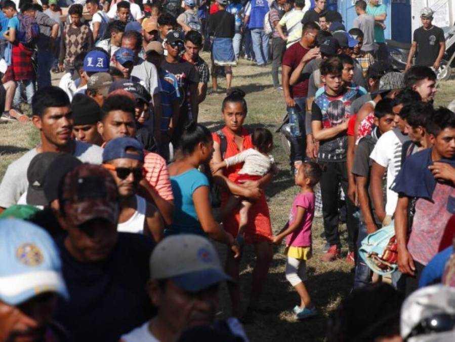 Así pasan los días los migrantes a la espera de cruzar hacia México