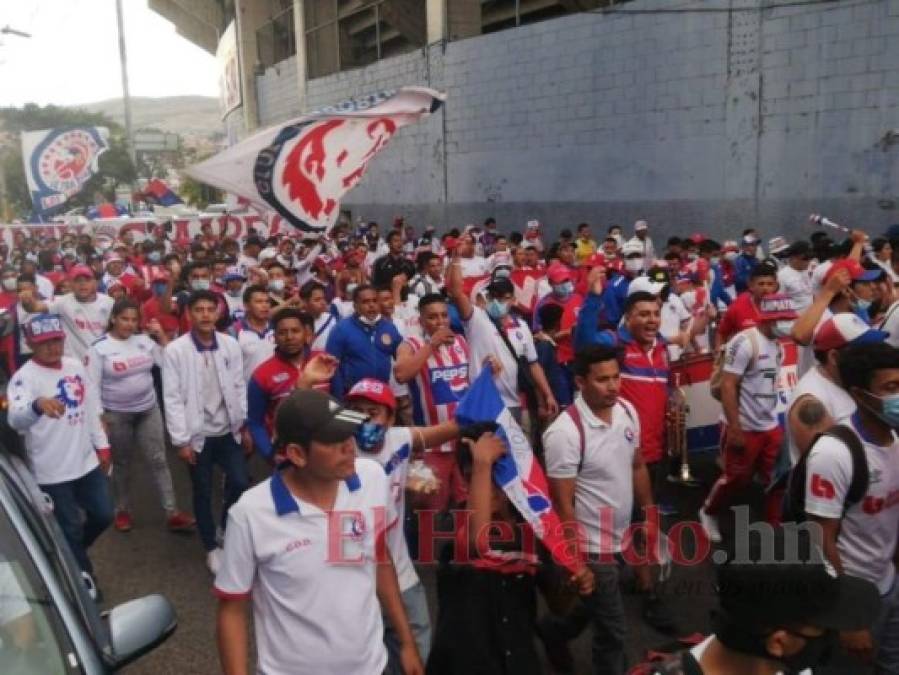 FOTOS: El carnaval de la Ultra Fiel a las afueras del Estadio Nacional