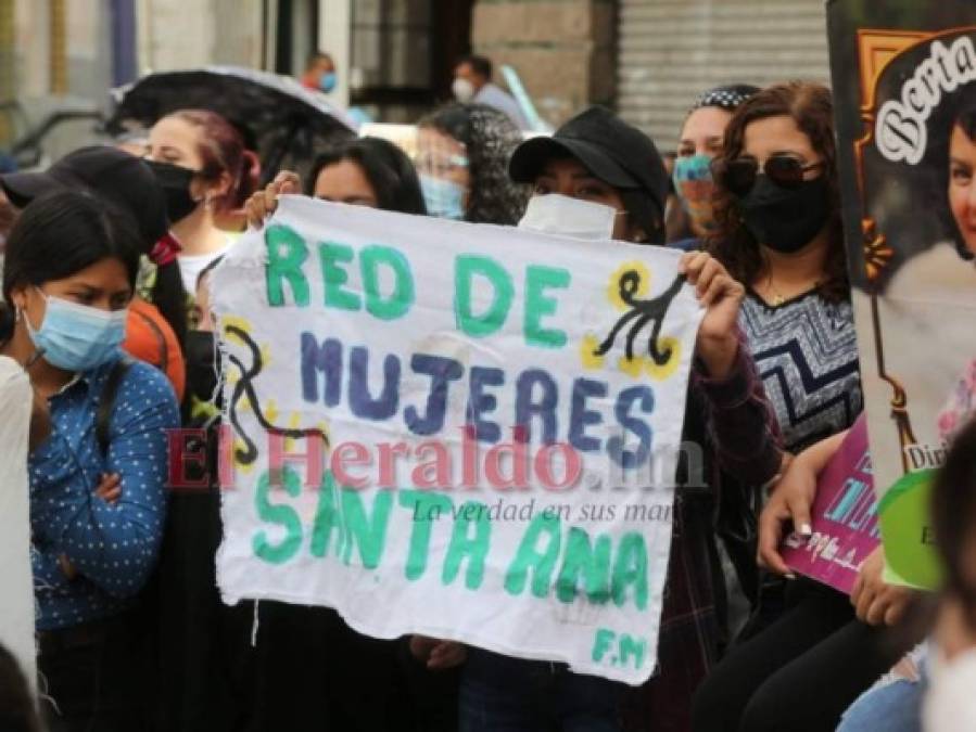 Hondureñas alzan su voz en el Día de la Mujer (FOTOS)