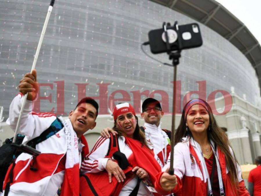 Las guapas mujeres que encienden el partido entre Francia vs. Perú