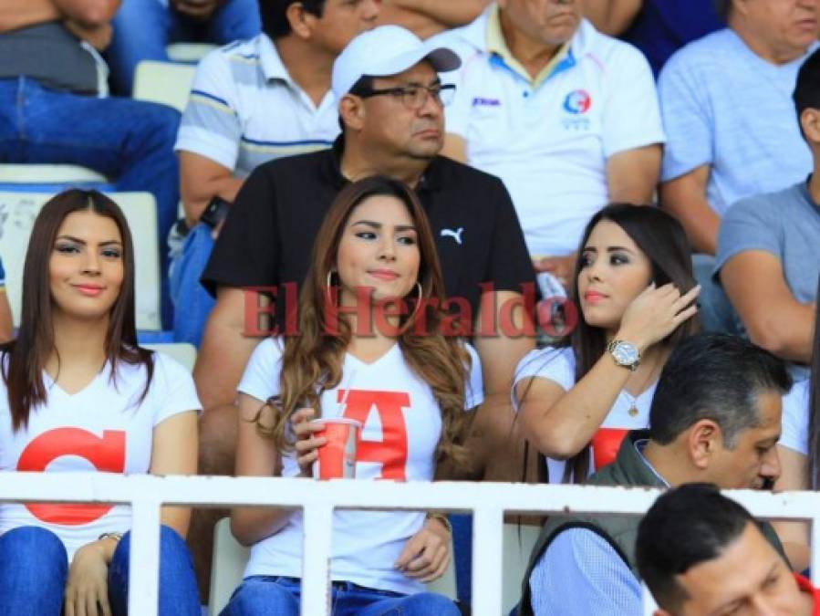 FOTOS: Las bellezas capitalinas que llegaron al estadio Nacional a disfrutar del Olimpia vs Motagua