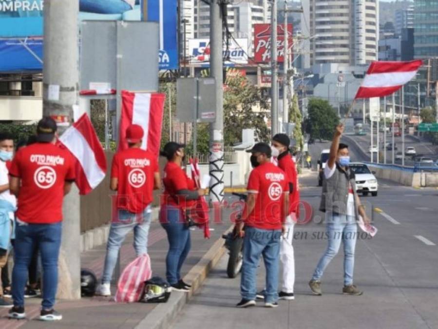 En muros, puentes y carreteras inicia la propaganda de movimientos políticos en la capital (FOTOS)