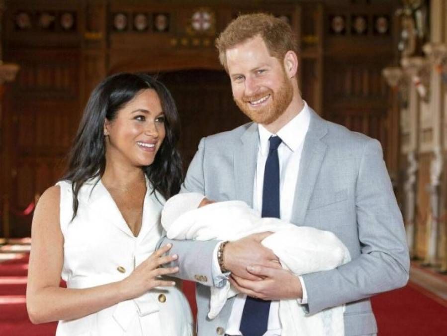 Fotos: Momento en que Meghan y Harry presentan a su bebé