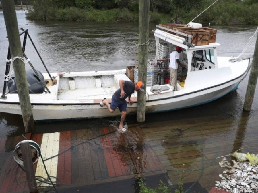 FOTOS: Huracán Sally amenaza EEUU con inundaciones mortales