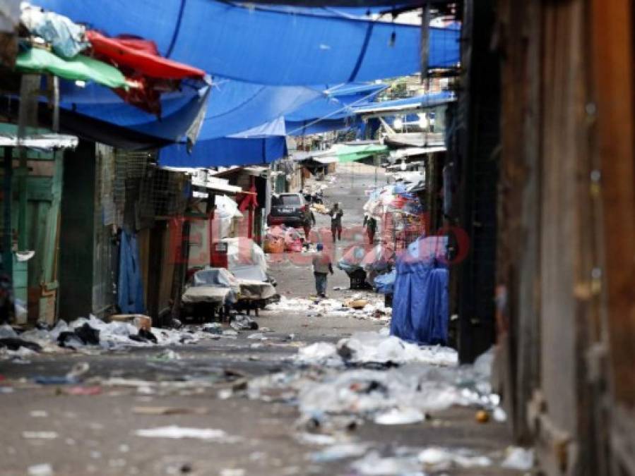 FOTOS: Mercados de Comayagüela amanecen inundados de basura en Navidad, después del 24 de diciembre