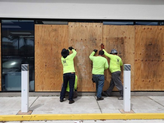 FOTOS: Residentes de Florida se preparan ante inminete llegada del huracán Dorian