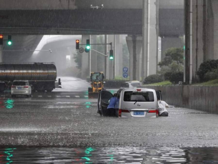 Impactantes imágenes de las inundaciones que dejan 25 muertos en China