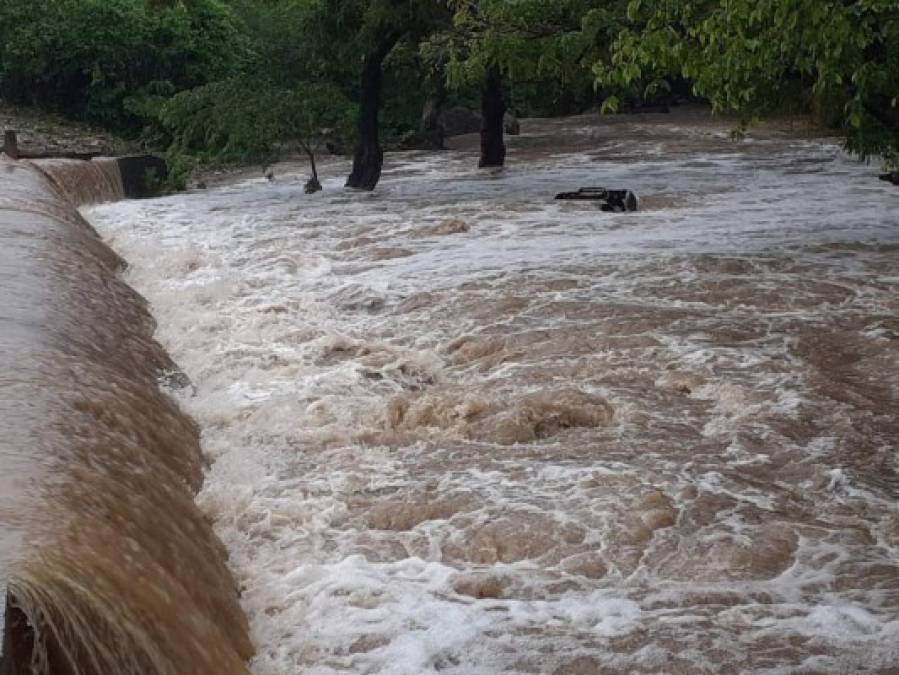 FOTOS: Así rescataron restos de hermanos arrastrados por el río en Langue