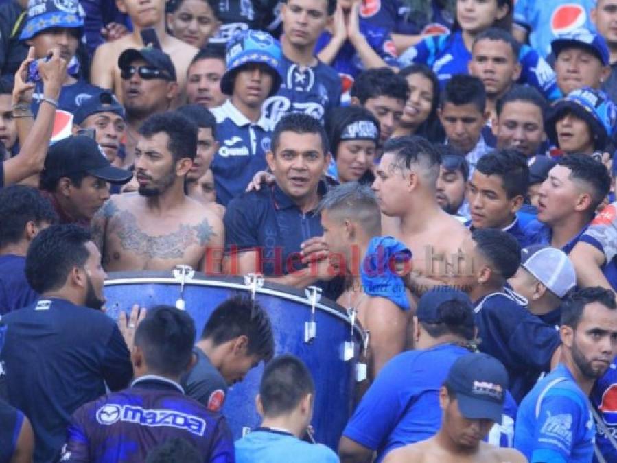 FOTOS: Así vivió Amado Guevara la final con la barra Azul