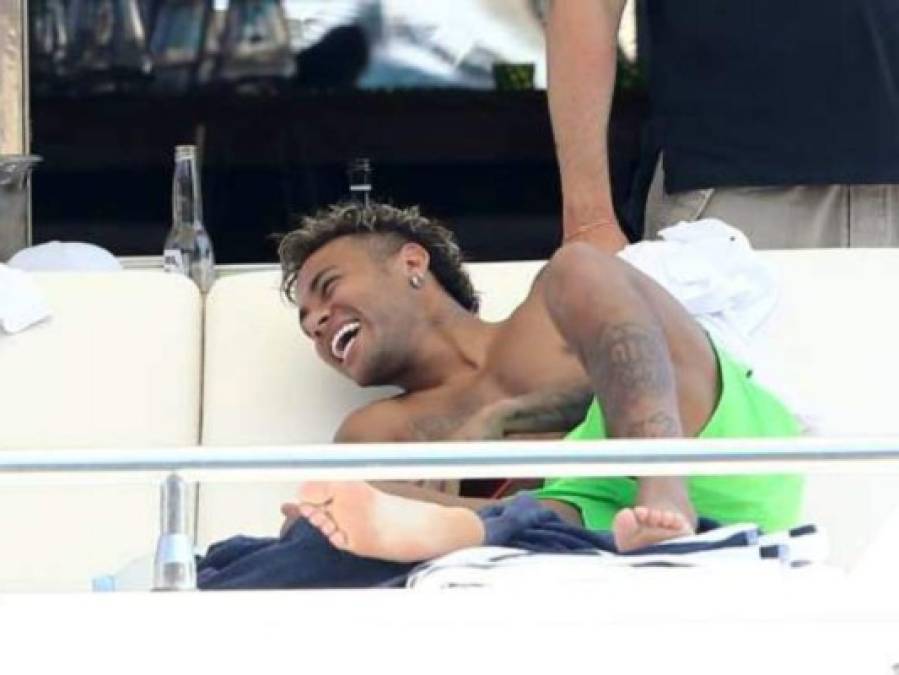 Así son las vacaciones de Neymar en París tras firmar con el PSG