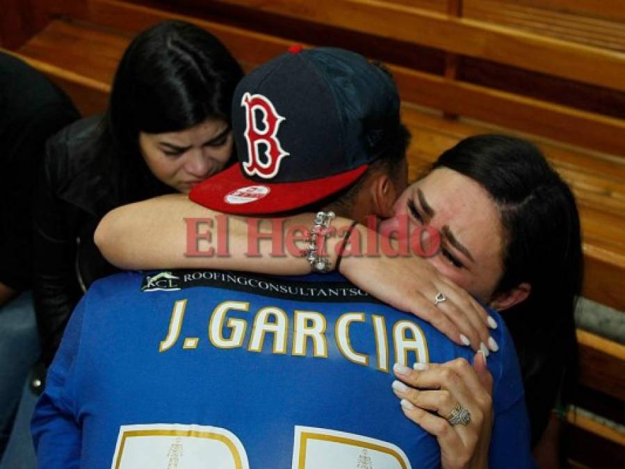 FOTOS: Desgarradoras imágenes de familiares y amigos en velorio de Juan Carlos García