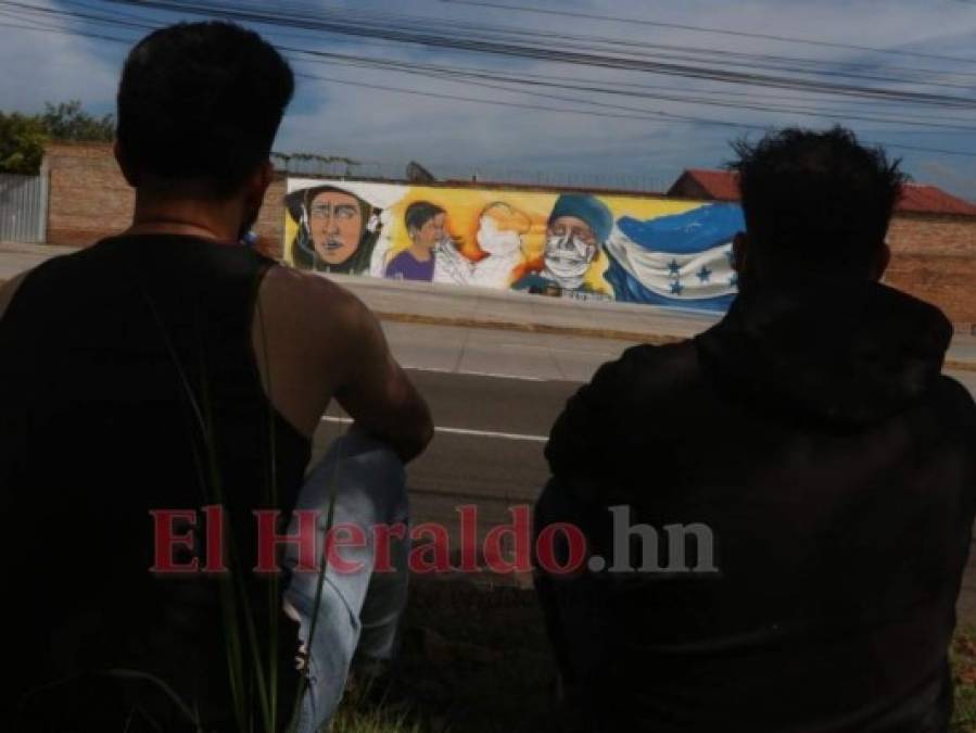 FOTOS: Hermanos muestran su arte en honor a los trabajadores que luchan en primera línea