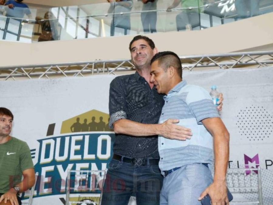 FOTOS: Las risas y bromas entre Fernando Hierro, Cambiasso y Morientes con Tyson Núñez y Amado Guevara en Honduras