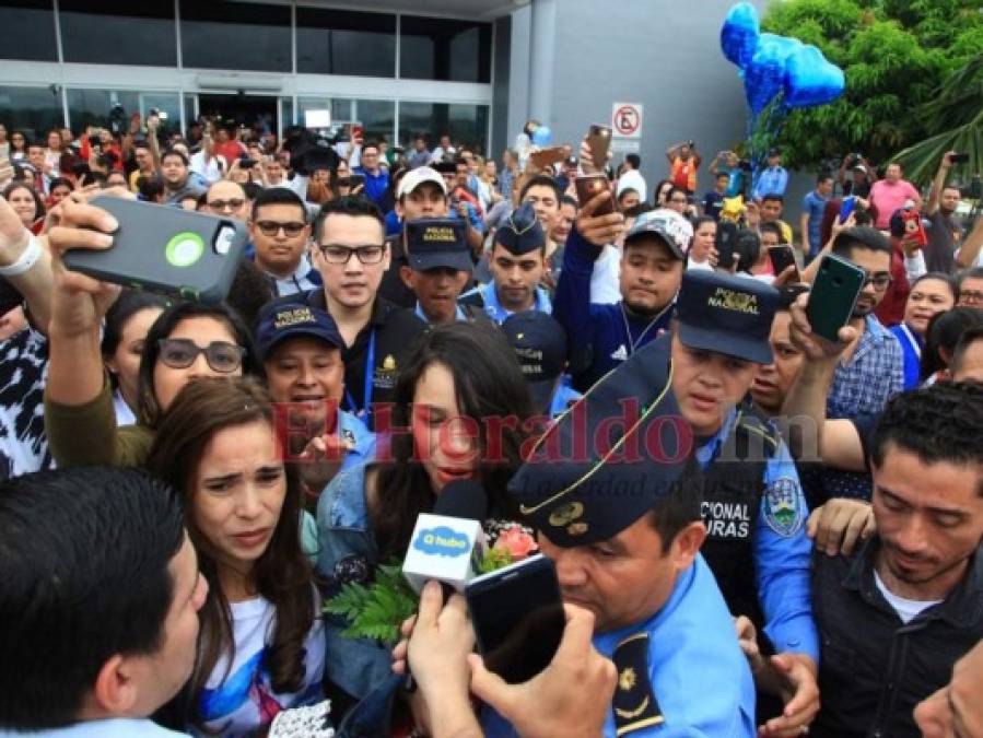 FOTOS: Como una reina reciben a Angie Flores en Honduras