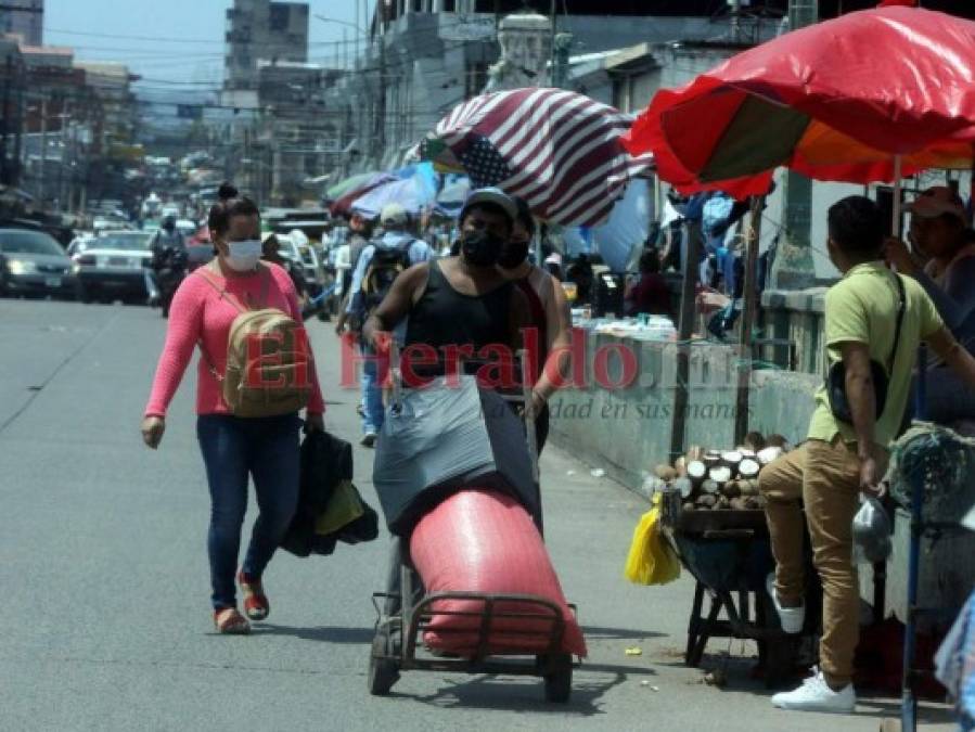 Mayoría de capitalinos acatan uso de mascarilla; otros se mantienen reacios a usarla (FOTOS)