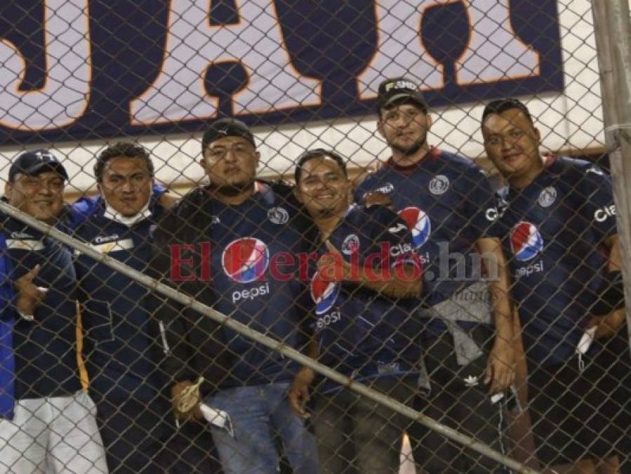 Estadio lleno y bellas mujeres: Así se vivió la clasificación de Motagua en el Nacional