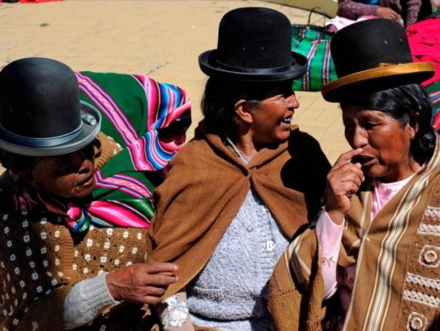 FOTOS: Ponchos Rojos, la fiel milicia aymara de Evo que rechaza transición en Bolivia