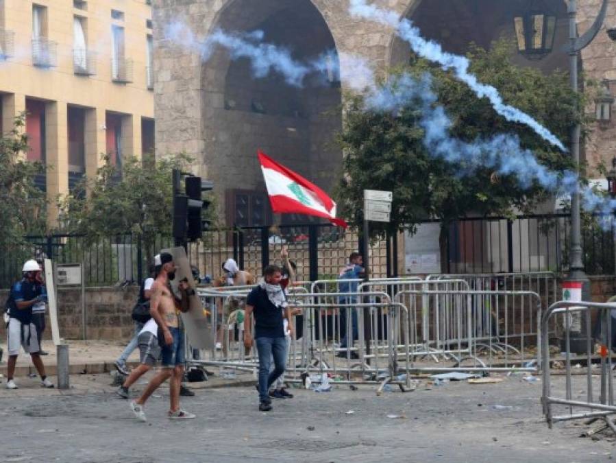 En Imágenes: Ira por corrupción y negligencia en explosión desata protestas en Beirut