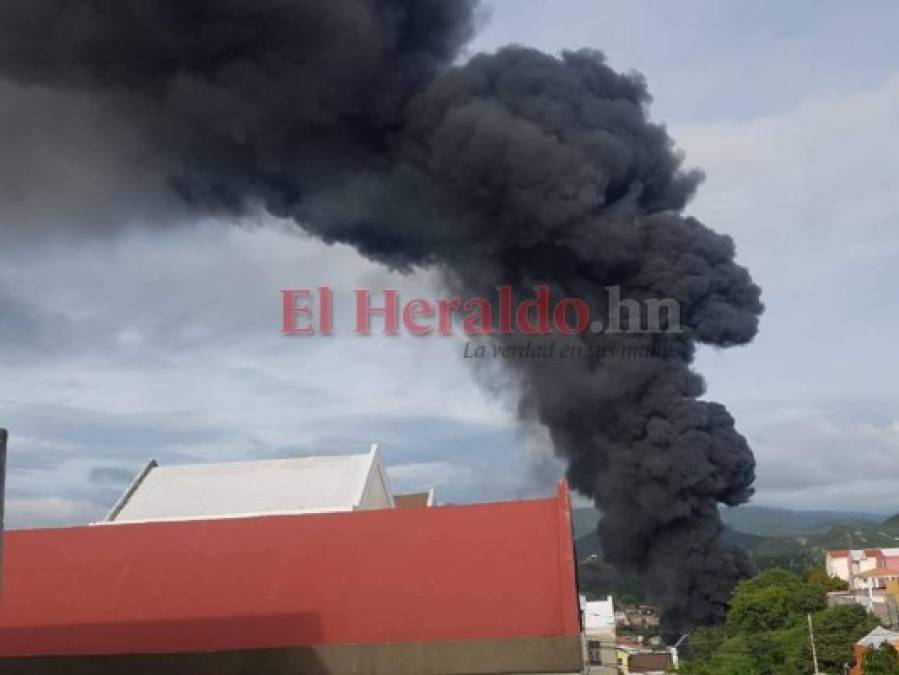 FOTOS: Así se ve pavoroso incendio tras fatal accidente de rastra en carretera al sur