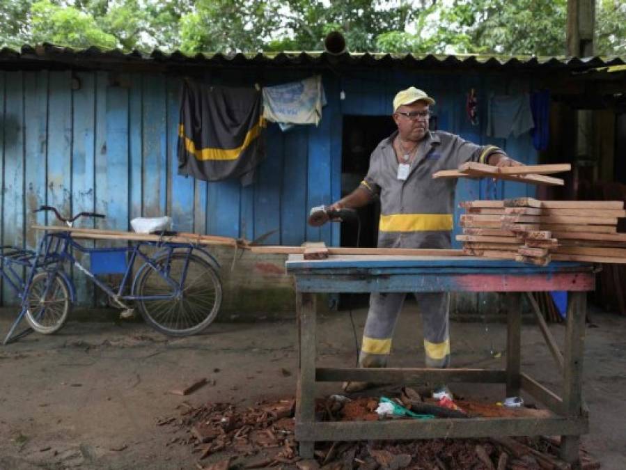 Ulisses, un sepulturero testigo de tragedia del Covid-19 en Amazonía