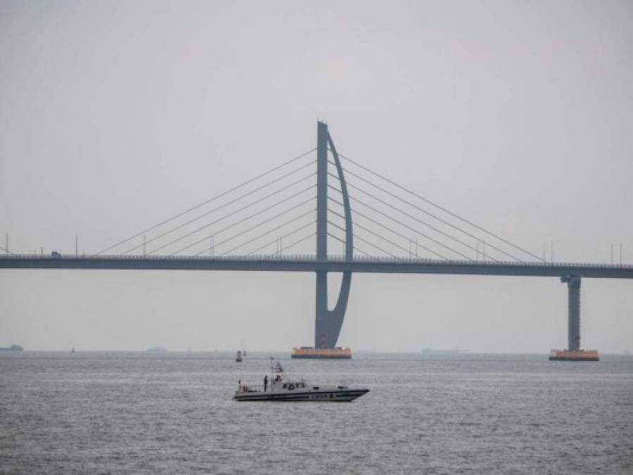 Espectaculares imágenes del puente más largo del mundo en Hong Kong