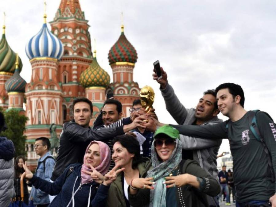 Fanáticos llegan a Rusia y comienza el ambiente de fiesta en la Copa del Mundo