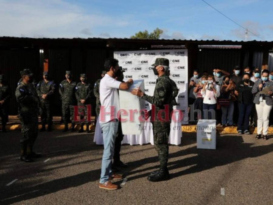 Así fue el banderillazo que dio inicio a distribución de maletas electorales (FOTOS)