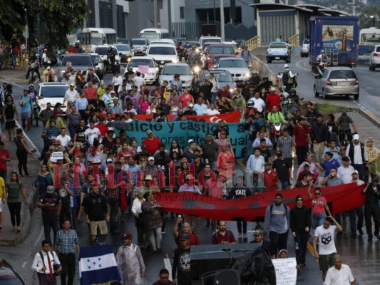 FOTOS: Oposición marcha para pedir la salida del presidente Juan Orlando