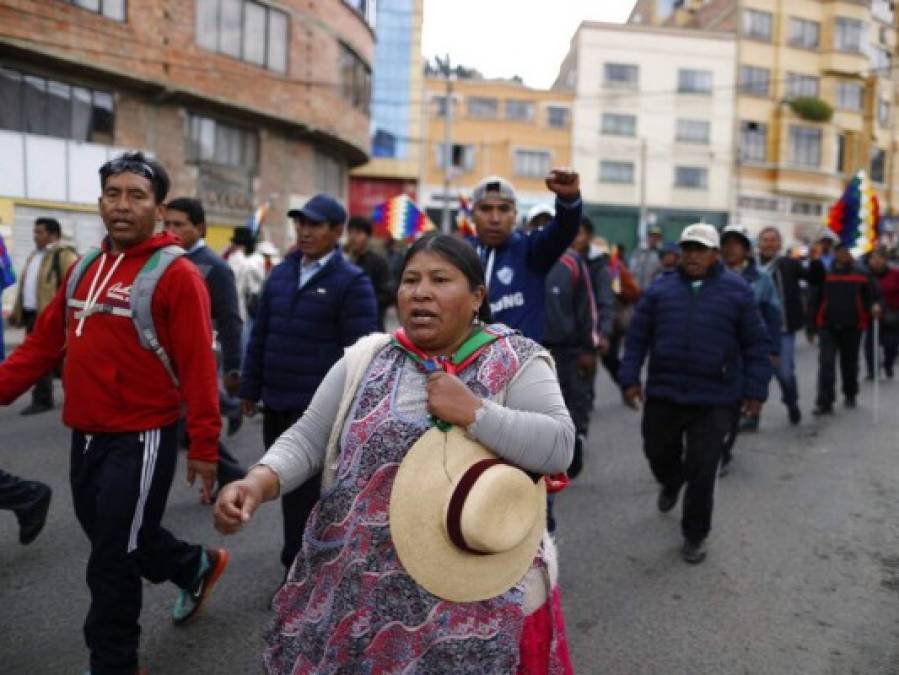 No cesan protestas en Bolivia tras cuestionada autoproclamación de Añez