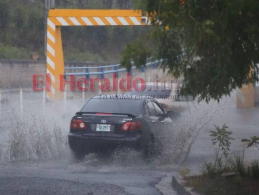 Fuertes lluvias e inundaciones deja ingreso de humedad en la capital (FOTOS)