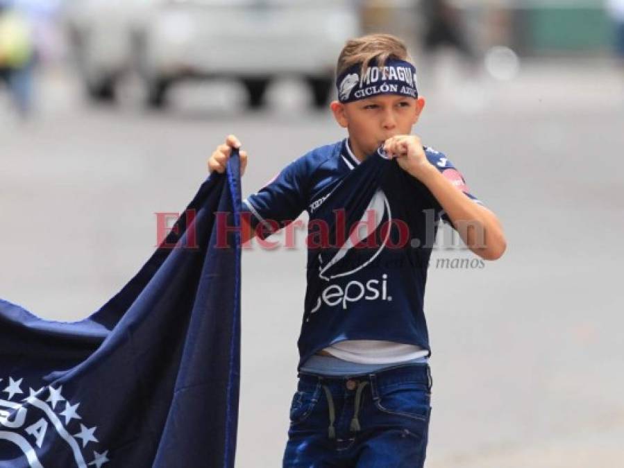 Aficionados empiezan a llenar el Estadio Nacional para la final entre Motagua y Olimpia