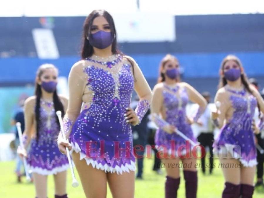 Bellas palillonas del Central se lucen en el show del Bicentenario (FOTOS)