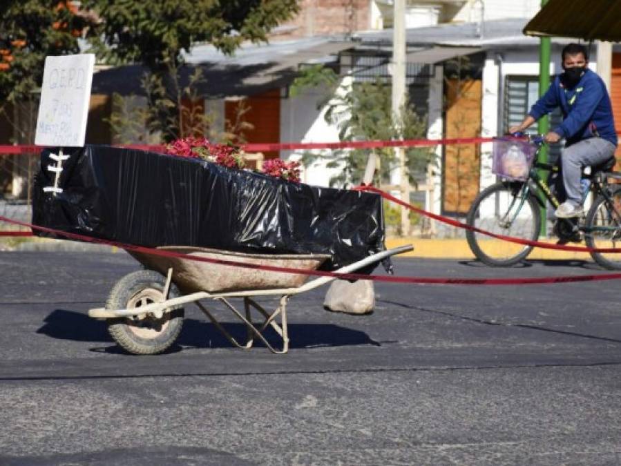 Cuerpos esperan varios días para ser enterrados en Bolivia (FOTOS)