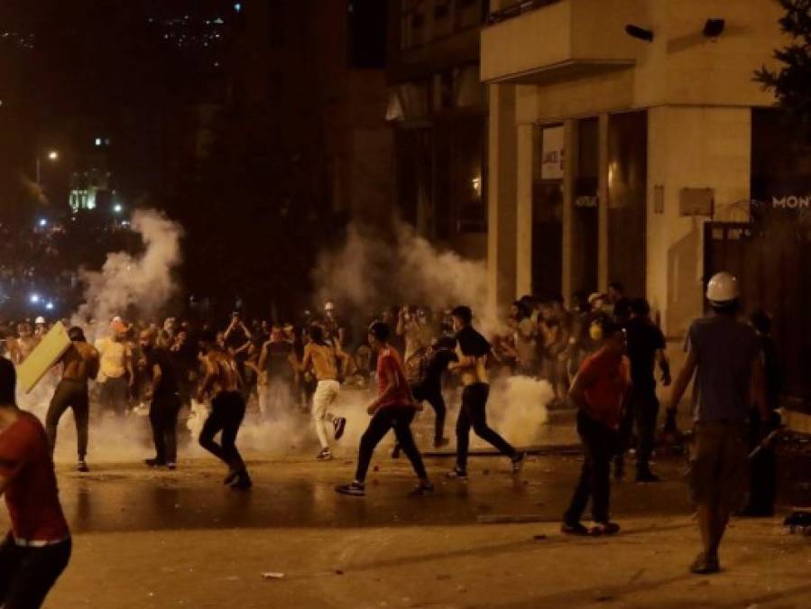 Se intensifican protestas por explosión de 2,750 toneladas de nitrato de amonio en Beirut